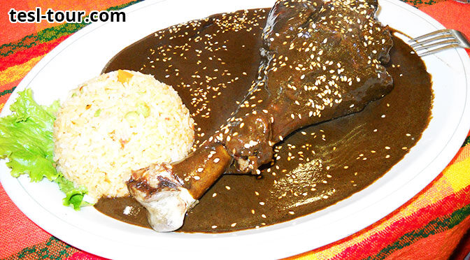 Ужас-блюдос: Нога индейки в шоколадном соусе. Птица под Моле Поблано по-южномексикански!