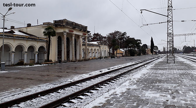 Ж/Д вокзал Гудауты — еще одна заброшка эпохи СССР в Абхазии