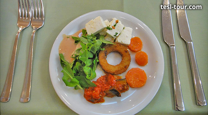 Завтрак по-южнотурецки не в стиле All Inclusive (лук в тесте, сыр, морковь, баклажан, соус)