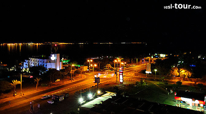 Ночной вид на залив Акаба и Иорданию со стороны Израиля