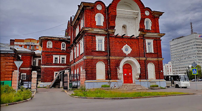 Путь от монастыря до военкомата. Еще одно старинное здание в Архангельске с богатой историей