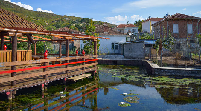 ТУШЕМИШТ — город-сказка с озером лотосов в центре! Тусим на краю Албании в волшебной деревушке