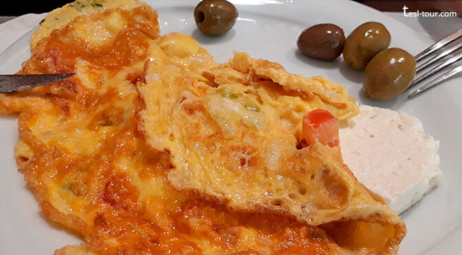 Омлет помидорный с оливками и сыром — приготовили нам с миром!