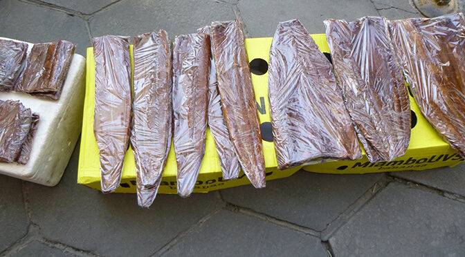 Продажа сушеной рыбы в защитной упаковке по-намибийски в Виндхуке