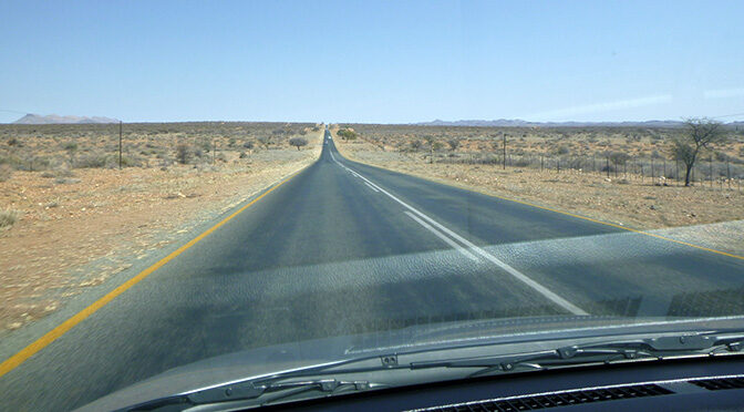 Из аэропорта Хосе Кутако в Виндхук на машине через пустыню… и немного о самом Виндхуке!