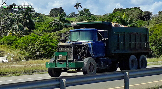 Полуразбитые грузовики на дорогах Доминиканы…