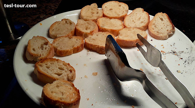 Хлеб с чесноком, или про то, как простая еда выигрывает у сложных и изысканных блюд