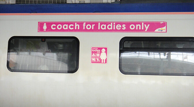 Вагоны только для женщин! Не перепутайте вагоны в Куала-Лумпуре