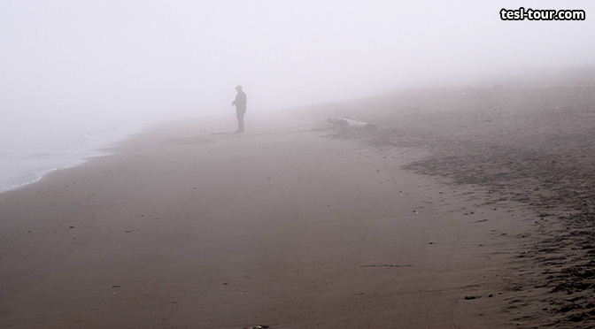 Посещаем село ОХОТСКОЕ на о.Сахалин: залив Мордвинова и мистический туман на берегу Охотского моря. 14 фото