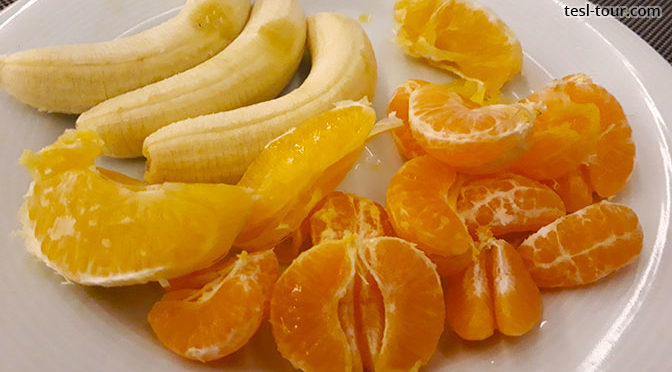 Мандарины, апельсины и бананы — свежий микс по утру нам по нраву!